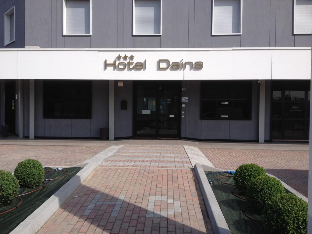 Hotel Daina Dalmine Zewnętrze zdjęcie